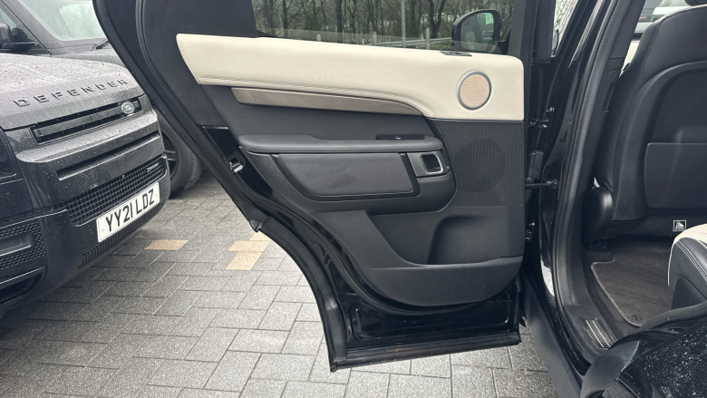 Land Rover Discovery 3.0 D300 Metropolitan Edition 5dr Auto Diesel Station Wagon